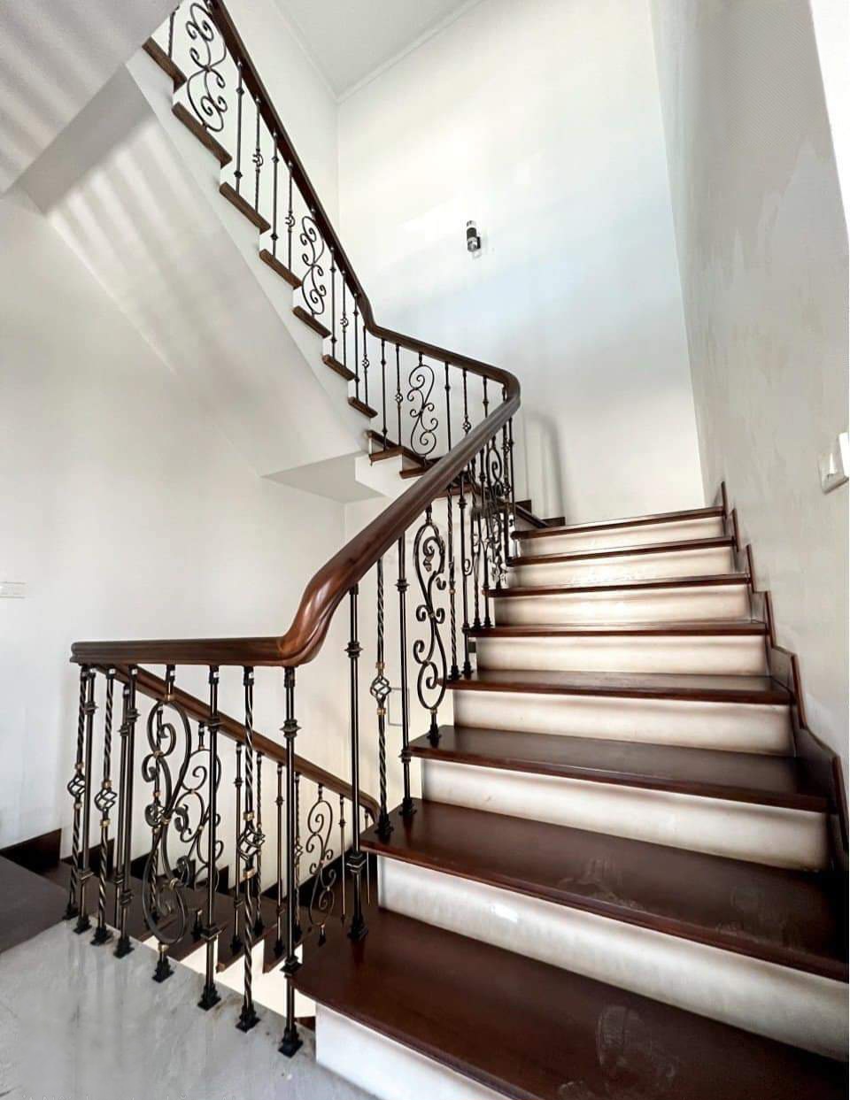 Nhà tôi cho thuê nhà mới, lô góc,vỉa hè, 113m2- 4T, Hoàng Cầu_46 Tr - Ảnh 1